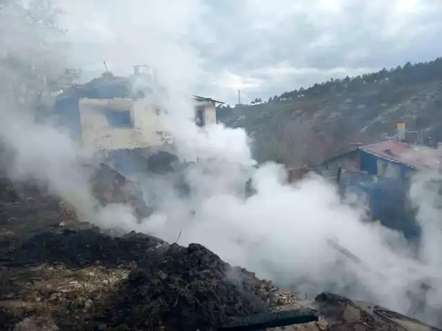 Köy Evi ve Ahırı Yanmış!**