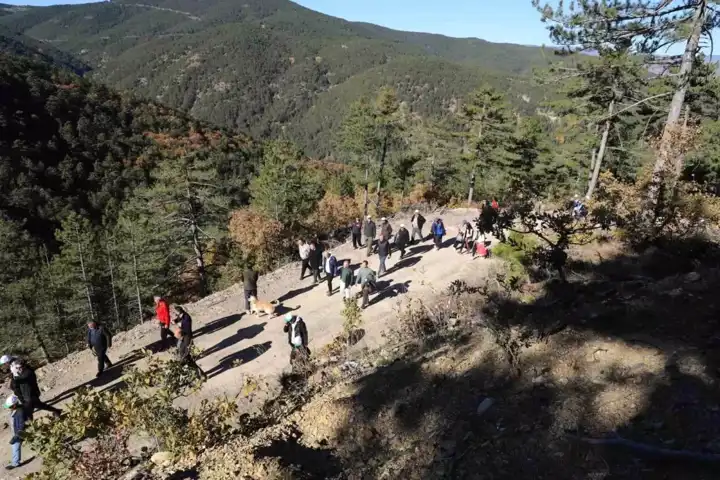 Doğaseverler,  İlçede Yürüyüş Düzenledi