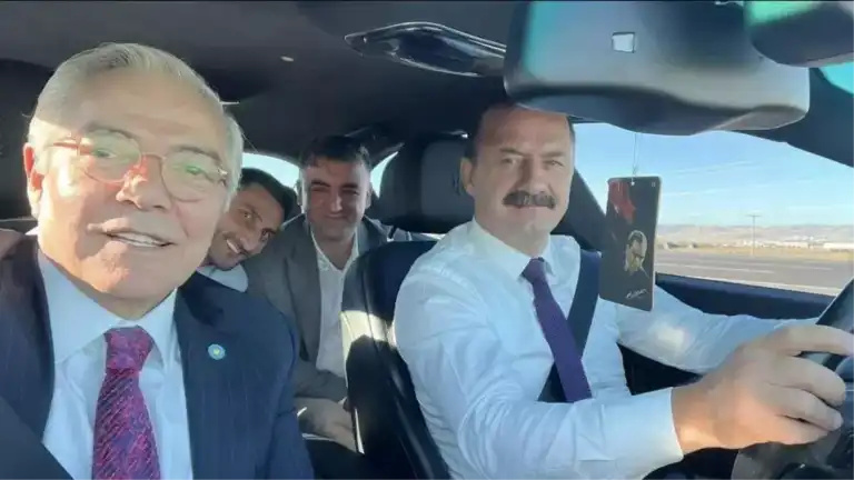 Siyasi Liderin Lüks Araçta Görüntüsü Tartışma Yaratıyor